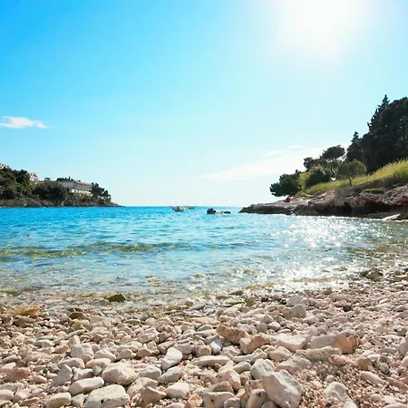 Дом отдыха Milena, A Rustic Summer Haven With Pool, Pets Welcome!