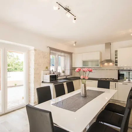 Milena, A Rustic Summer Haven With Pool, Pets Welcome! בית נופש *