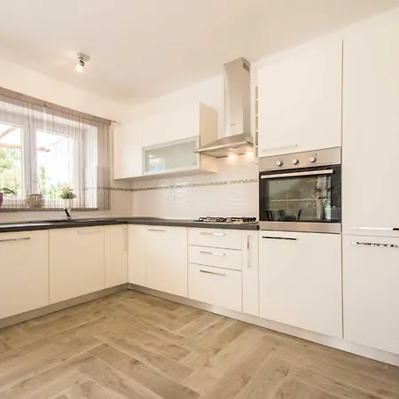 Milena, A Rustic Summer Haven With Pool, Pets Welcome! בית נופש *