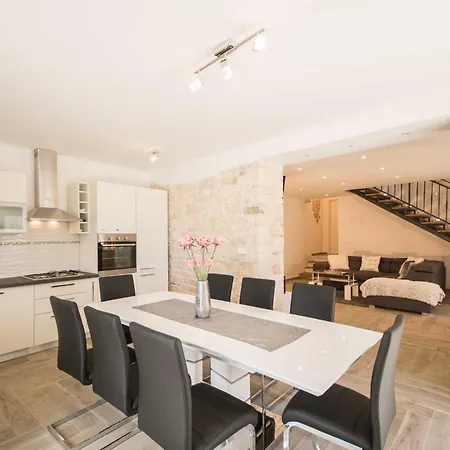 Milena, A Rustic Summer Haven With Pool, Pets Welcome! Modrušani