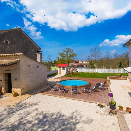 Milena, A Rustic Summer Haven With Pool, Pets Welcome! בית נופש Modrušani