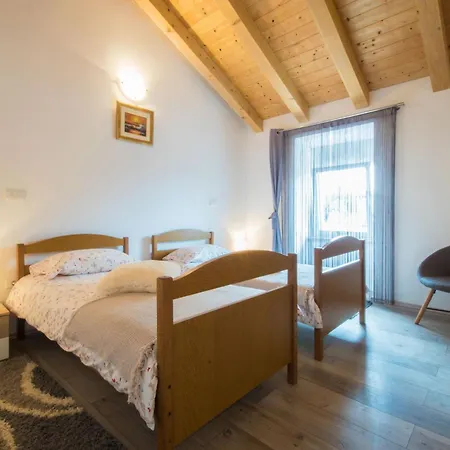 בית נופש Milena, A Rustic Summer Haven With Pool, Pets Welcome!