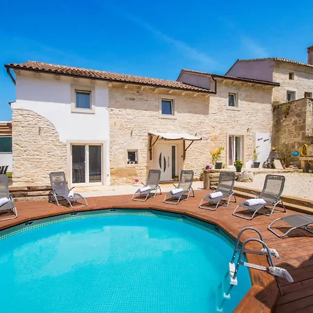 Milena, A Rustic Summer Haven With Pool, Pets Welcome! Дом отдыха Modrusani