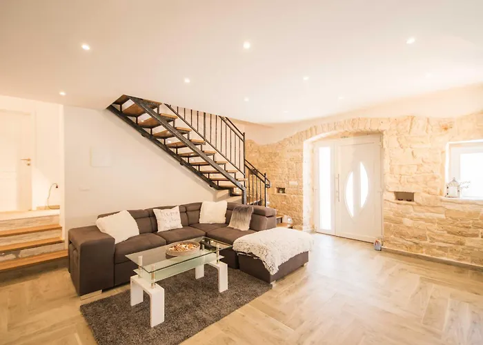 Milena, A Rustic Summer Haven With Pool, Pets Welcome! Casa vacanze Modrušani