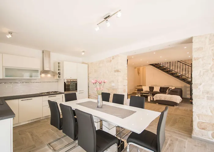Milena, A Rustic Summer Haven With Pool, Pets Welcome! Modrušani