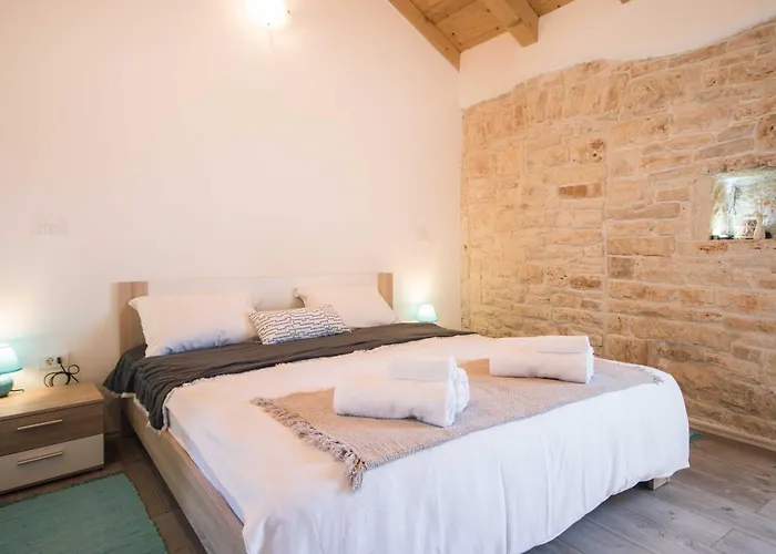 Casa vacanze Milena, A Rustic Summer Haven With Pool, Pets Welcome!