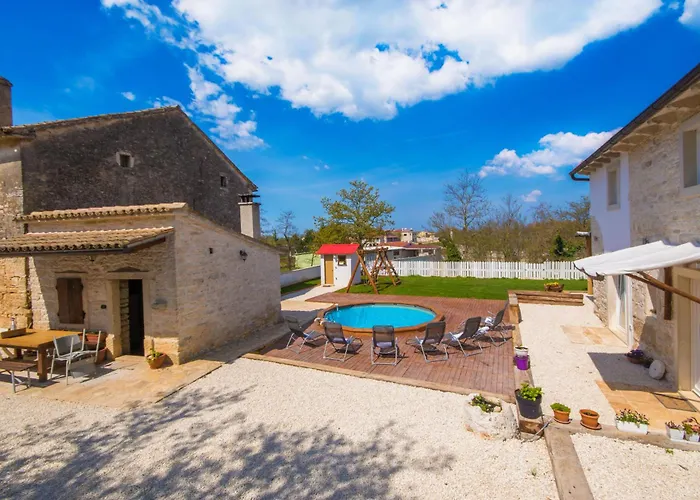 Milena, A Rustic Summer Haven With Pool, Pets Welcome! Casa vacanze Modrušani