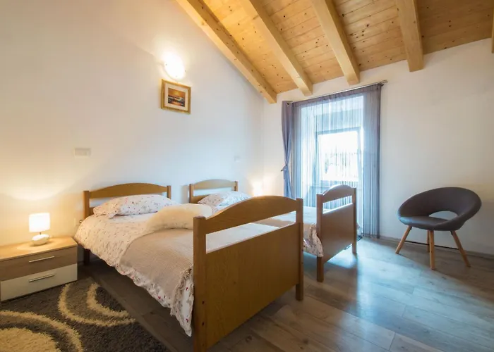 Casa vacanze Milena, A Rustic Summer Haven With Pool, Pets Welcome!