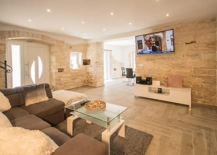Milena, A Rustic Summer Haven With Pool, Pets Welcome! Casa vacanze Modrušani