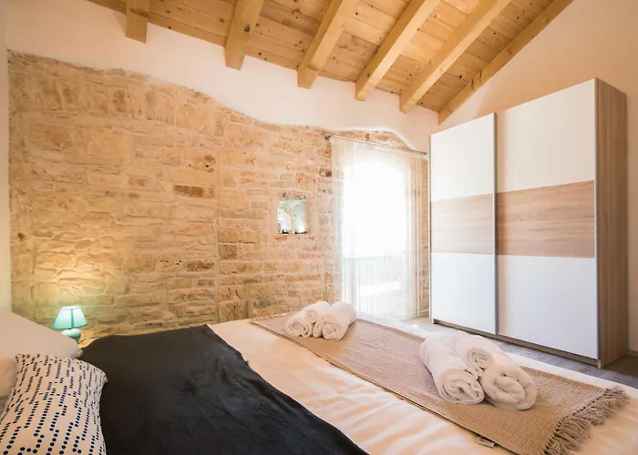Casa vacanze Milena, A Rustic Summer Haven With Pool, Pets Welcome! *