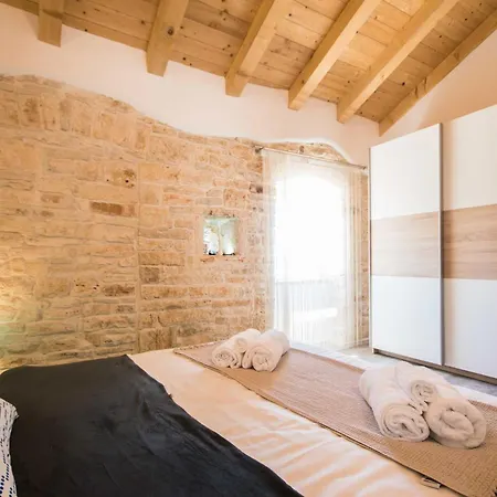 Prázdninový dům Milena, A Rustic Summer Haven With Pool, Pets Welcome! *