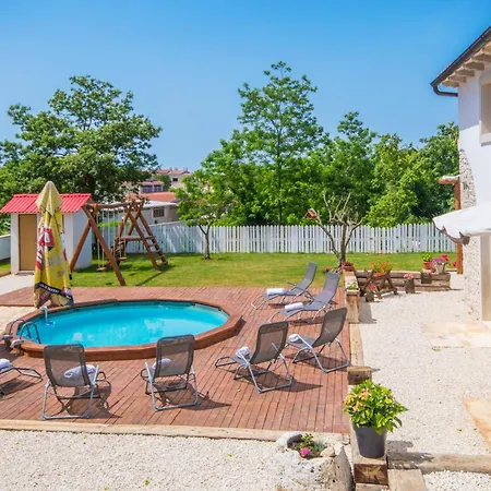 Milena, A Rustic Summer Haven With Pool, Pets Welcome! Prázdninový dům *